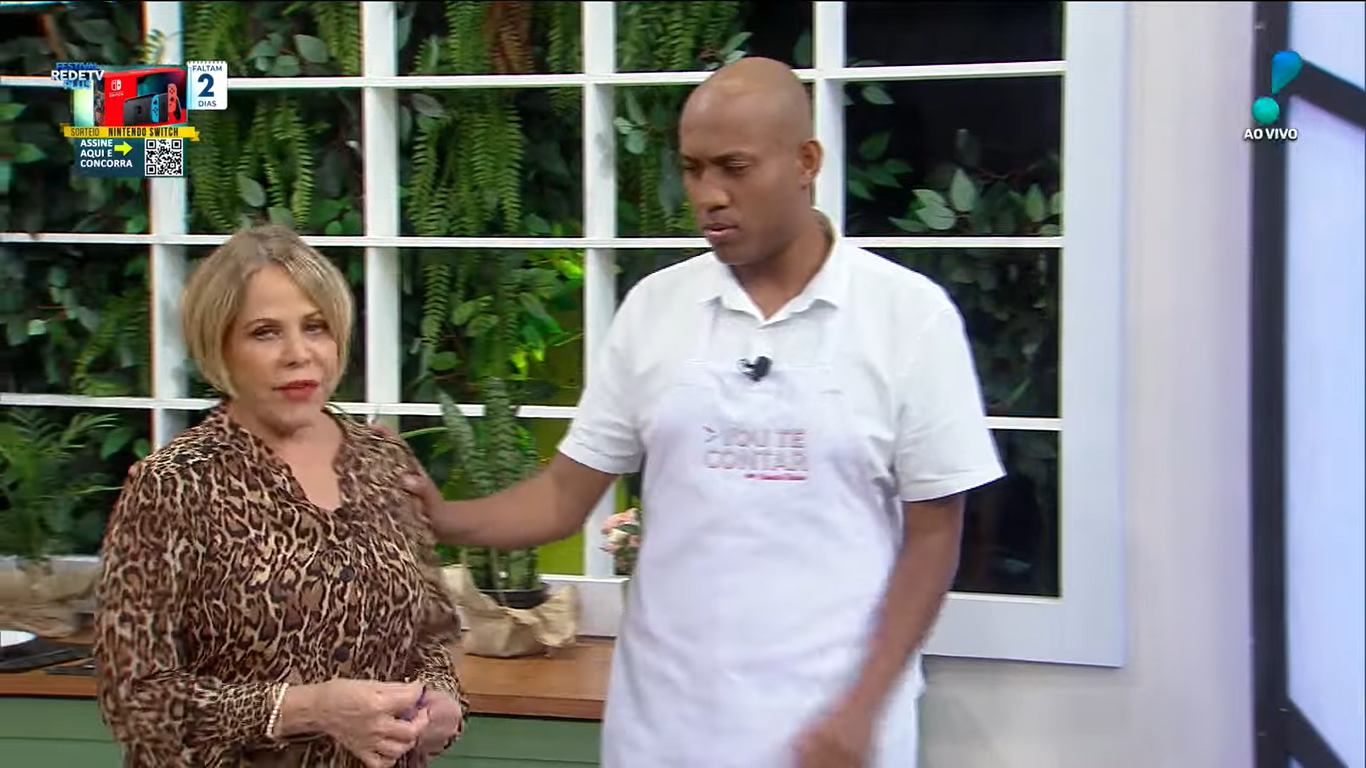 Claudete Troiano em embate com barista durante o programa Vou Te Contar, ao vivo (Créditos: Reprodução/RedeTV)