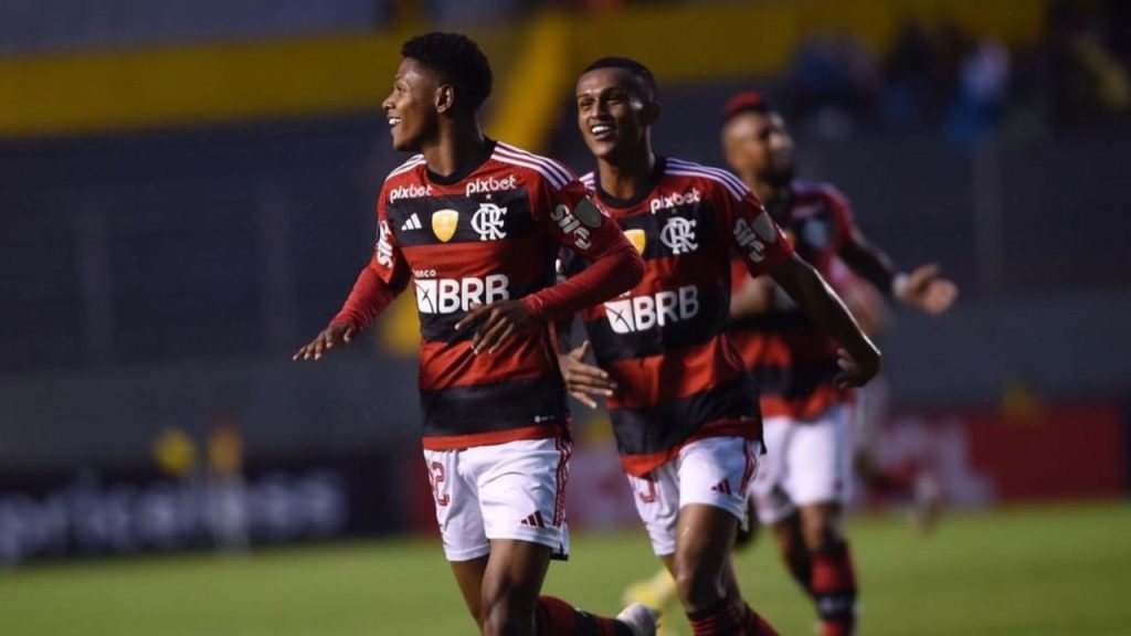 Jogadores do Flamengo durante estreia na Libertadores. Reprodução/Flamengo