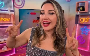 Amanda vive romance a distância e escondido com Cara de Sapato