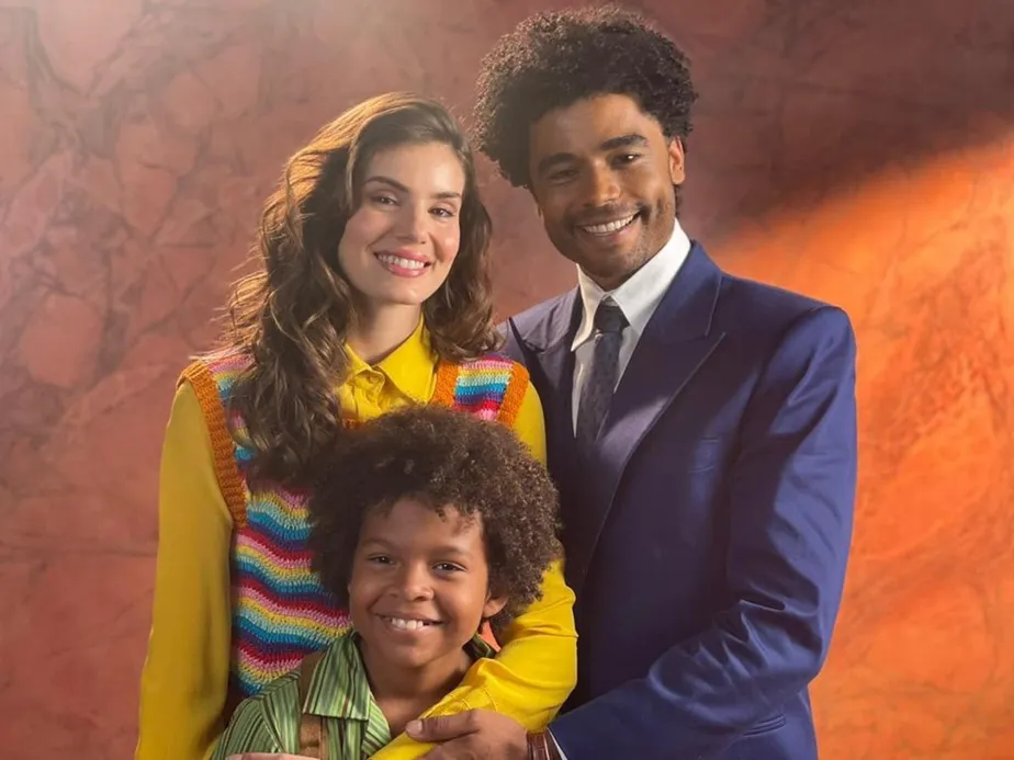 Diogo Almeida, Camila Queiroz e Levi Assaf em Amor Perfeito (Créditos: André Câmara)