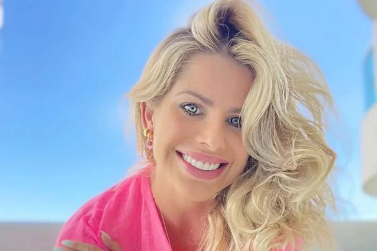 Karina Bacchi revela livro secreto usado em reality show (Reprodução/Instagram)