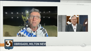 Neto prestando homenagem para Milton Neves no Terceiro Tempo