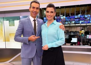 Sabina Simonato posando ao lado de Cesar Tralli na Globo