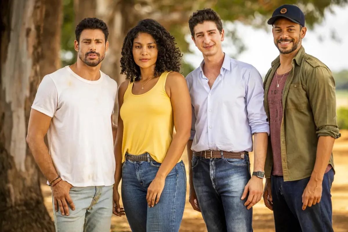 Em Terra e Paixão, casal impossível passa a primeira vez juntos (Reprodução/Globo)