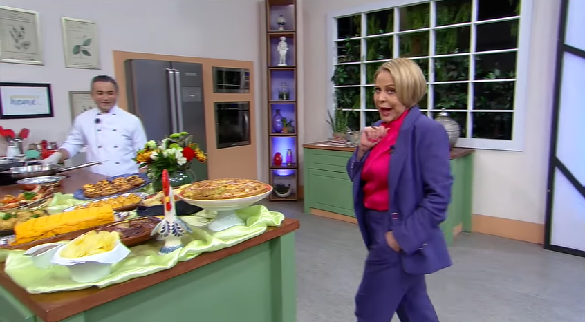 A apresentadora Claudete Troiano e o chef de cozinha Valdeci Castro durante o programa Vou Te Contar (Créditos: Reprodução/RedeTV)