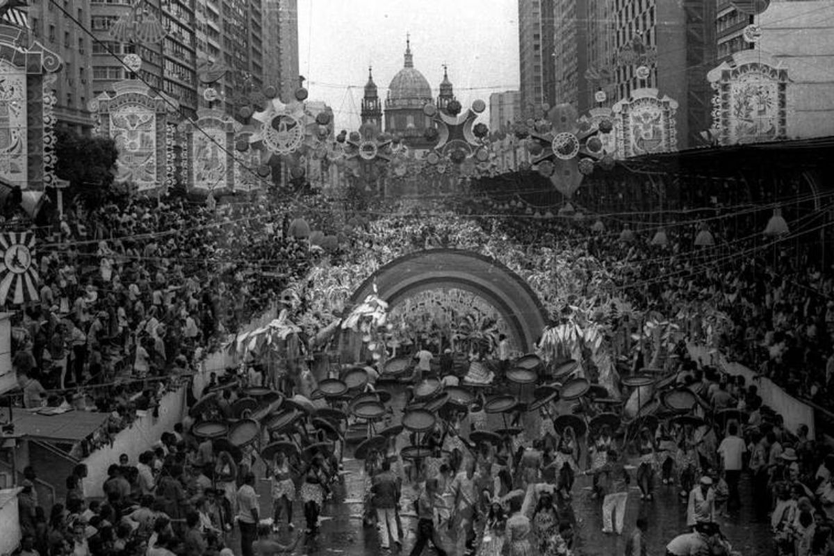 Abram Alas: Há 42 anos, acontecia a primeira transmissão do Carnaval ao vivo pela TV (Reprodução/Globo)