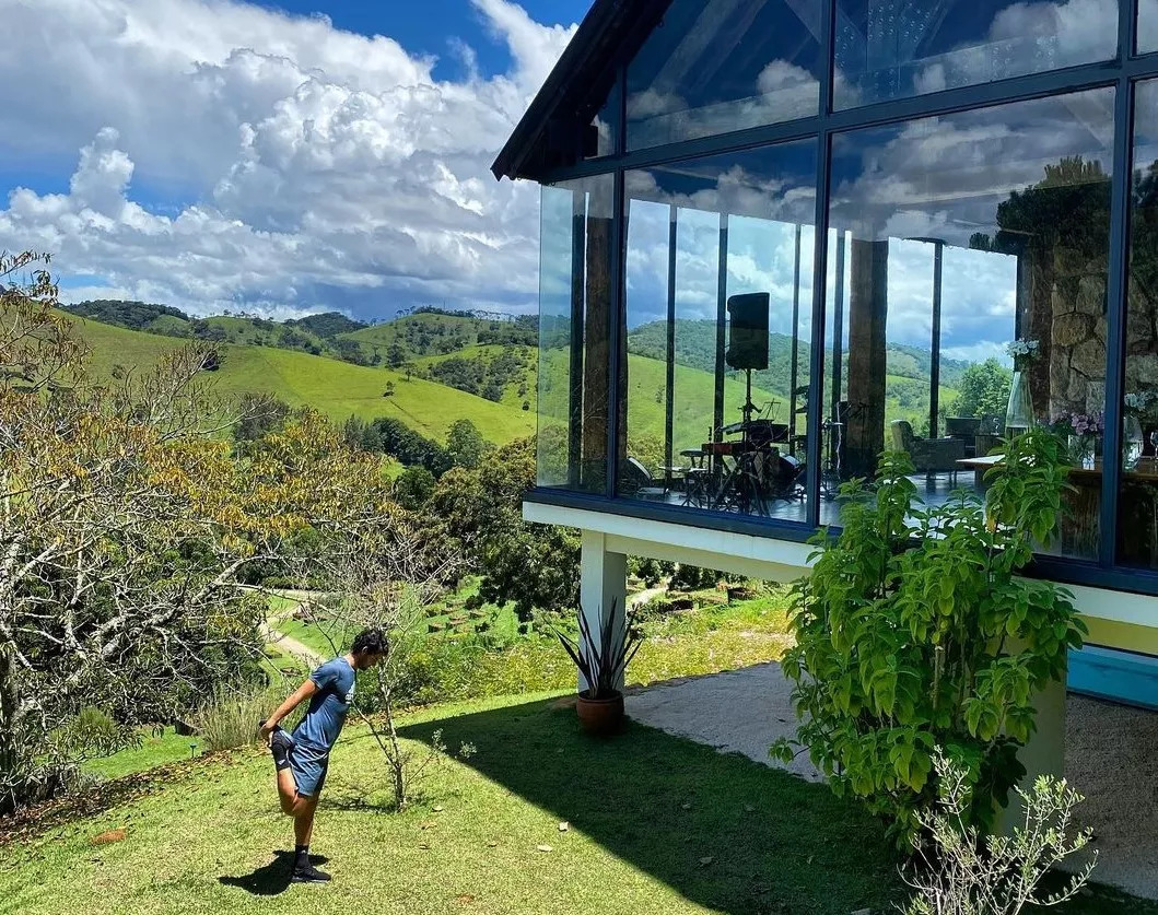 Pato mostra a casa de vidro (Foto: Reprodução)