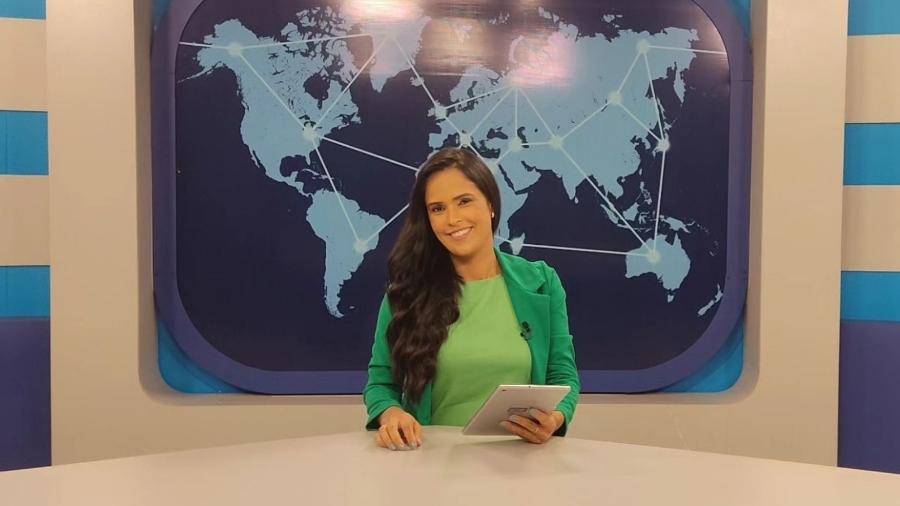 jornalista, Elaine Santos , da TV Canção Nova
