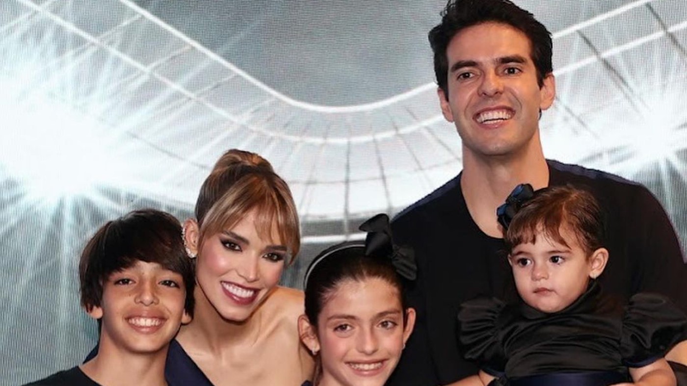 Kaká, a esposa Carol Dias e a família (Foto: Reprodução)