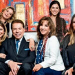 Silvio Santos, a esposa e as filhas. (Foto: Divulgação)