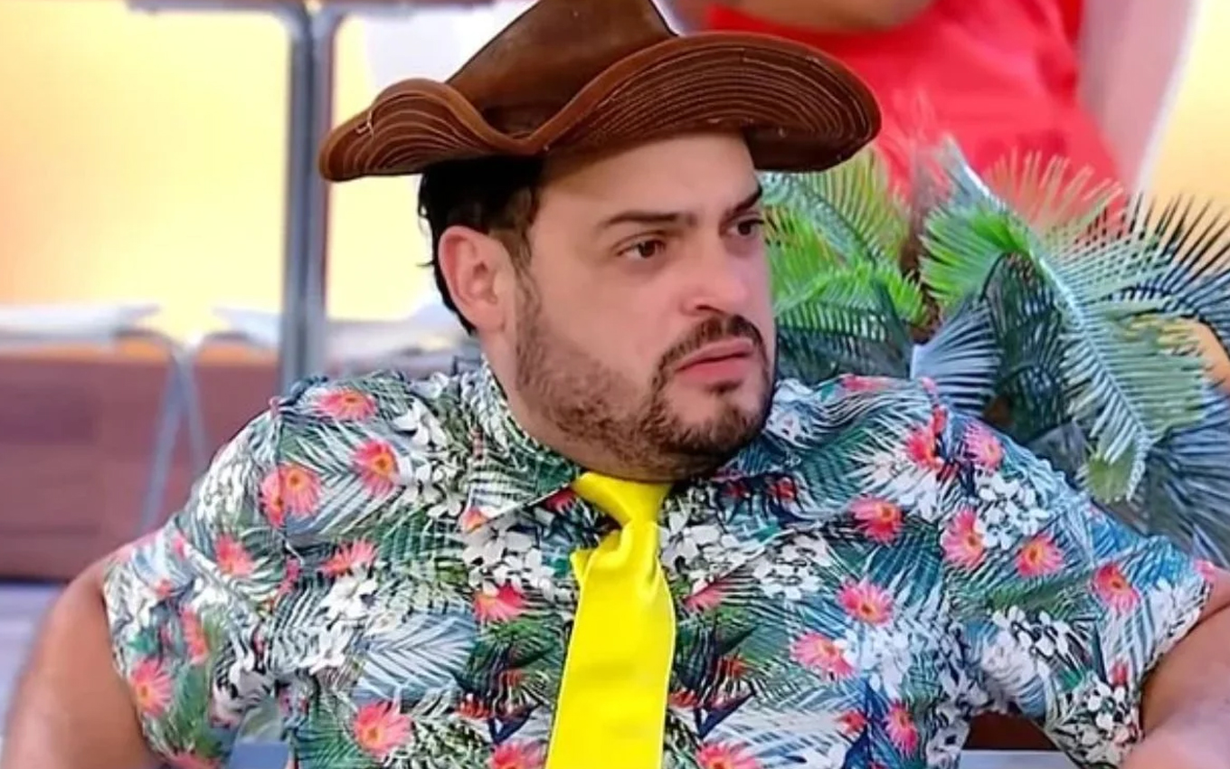 Matheus Ceará é uma das baixas na nova temporada do humorístico A Praça é Nossa (Créditos: Reprodução/SBT)