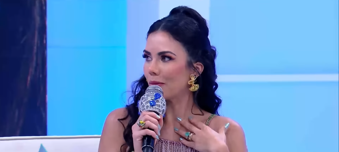 A apresentadora Dani Albuquerque durante o programa Sensacional, exibido semanalmente pela RedeTV (Créditos: Reprodução)