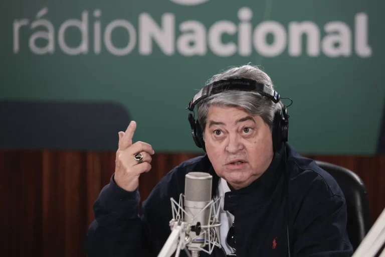 Datena apresenta o Alô Alô na Rádio Nacional e o Na Mesa na TV Brasil