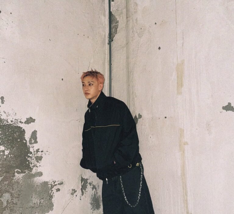 Bang Chan, líder do grupo Stray Kids, doa para ajudar vítimas das enchentes no Nepal